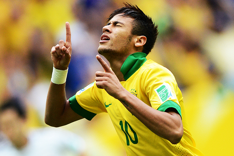 Neymar marca o primeiro gol na Copa das Confederações em partida contra o Japão, em Brasília - 15/06/2013