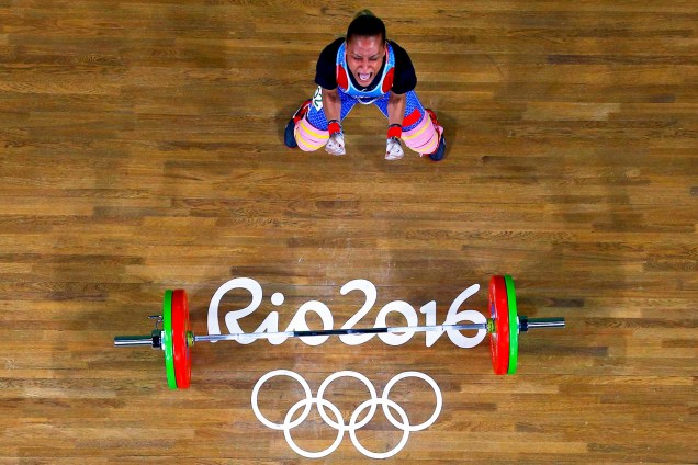 A porto-riquenha Lely Burgos, durante as finais de levantamento de peso feminino, categoria 53 kg, no Pavilhão 2 do Riocentro - 07/08/2016