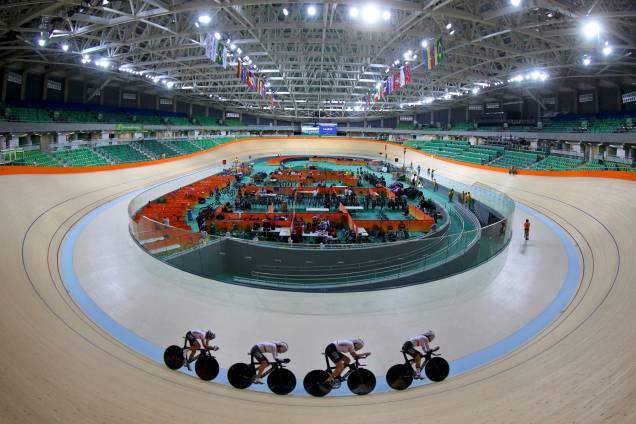 2016 Rio Olympics - Cycling Track - Preliminary - Team training - Rio Olympic Velodrome - Rio de Janeiro, Brazil - 08/08/2016. Germany's (GER) women's team trains during a practice session.  REUTERS/Paul Hanna FOR EDITORIAL USE ONLY. NOT FOR SALE FOR MARKETING OR ADVERTISING CAMPAIGNS.
