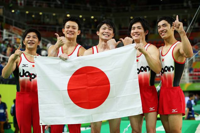 RIO DE JANEIRO, BRAZIL - AUGUST 08:  (L to R) Koji Yamauro, Yusuke Tanaka, Kohei Uchimura, Ryohei Kato and Kenzo Shirai of Japan pose for photographs after winning the gold medal during the men's team final on Day 3 of the Rio 2016 Olympic Games at the Rio Olympic Arena on August 8, 2016 in Rio de Janeiro, Brazil.  (Photo by Alex Livesey/Getty Images)