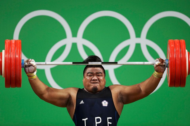 Chen Shih-Chieh, de Taiwan, durante a prova de levantamento de peso na Rio 2016