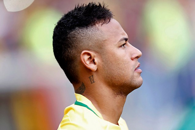 Neymar durante hino nacional em jogo do Brasil contra África do Sul pela Rio 2016