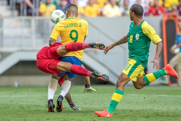 Lance na partida entre Brasil e África do Sul, nos Jogos Olímpicos 2016 no estádio Mané Garrincha, em Brasília