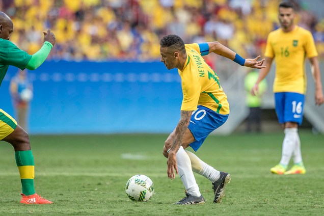Neymar dribla em partida entre Brasil e África do Sul, nos Jogos Olímpicos 2016 no estádio Mané Garrincha, em Brasília