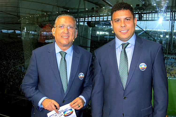 O narrador esportivo da TV Globo, Galvão Bueno e o comentarista Ronaldo O narrador esportivo da TV Globo, Galvão Bueno e o comentarista Ronaldo
