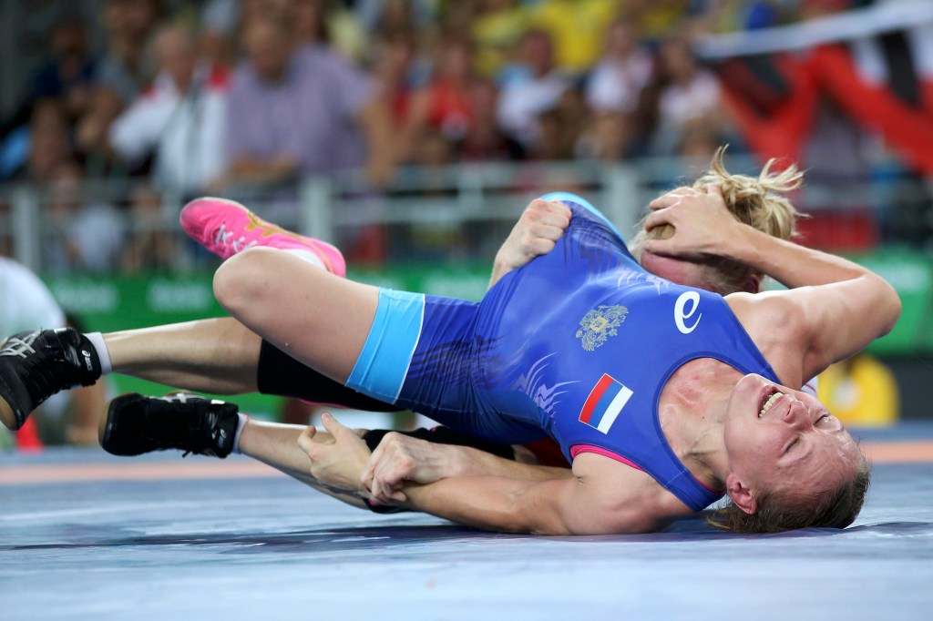 A lutadora russa Inna Trazhukova durante disputa do bronze na Rio-2016