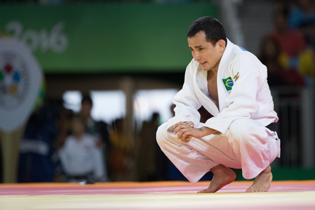 O judoca brasileiro, Felipe Kitadai lamenta após perder luta contra Diyorbek Urozboev, do Uzbequistão, durante a repescagem, nas Olimpíadas Rio 2016