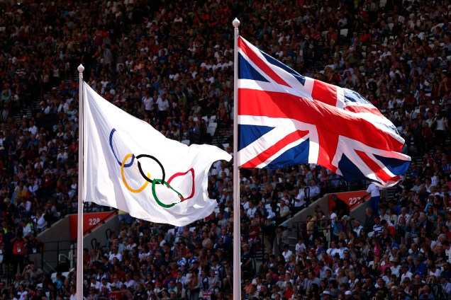 Bandeiras Olímpica e do Reino Unido hasteadas durante o jogos de Londres em 2012