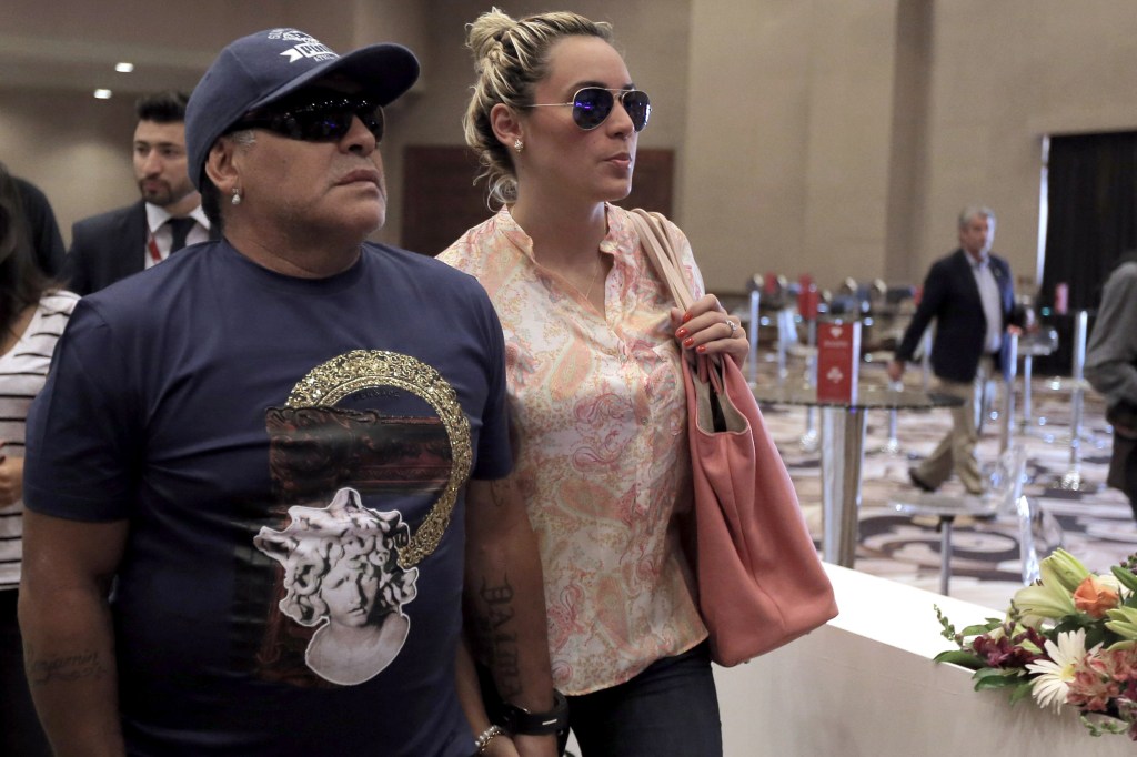 Diego Maradona e a namorada Rocío Oliva