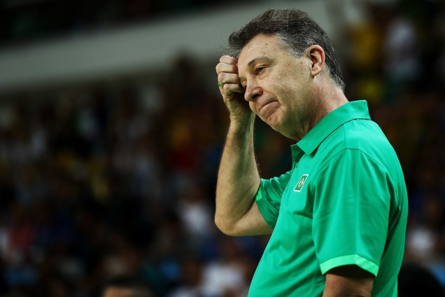 O técnico argentino Rubén Magnano da seleção brasileira de basquete durante partida contra a Lituânia - 07/08/2016