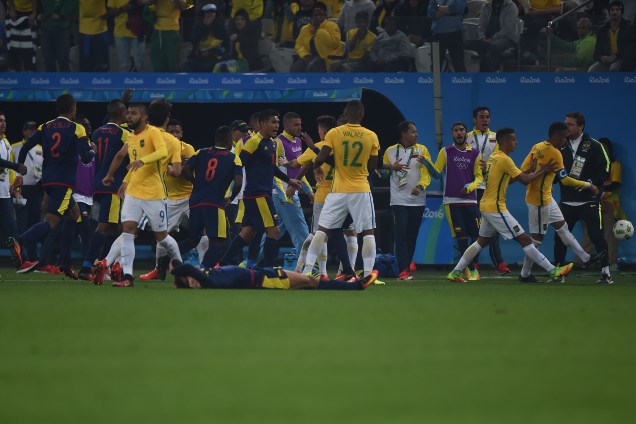 Brasil e Colômbia se enfrentam pelas quartas de final do torneio de futebol masculino no Itaquerão, em São Paulo