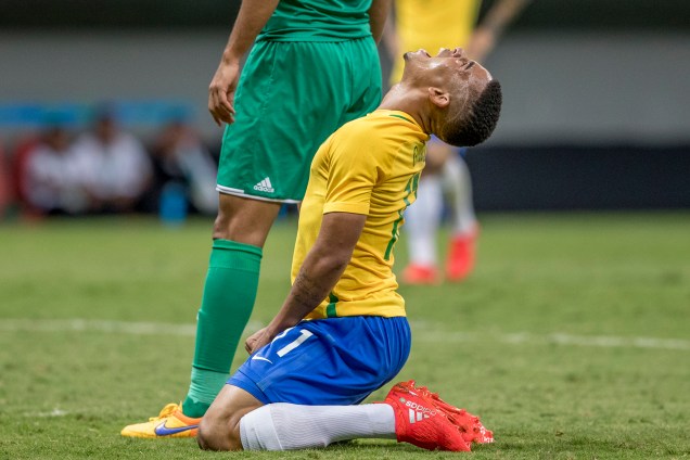 Gabriel Jesus lamenta chance perdida na partida contra o Iraque, válida pela segunda rodada do grupo A no Estádio Nacional Mané Garrincha, em Brasília