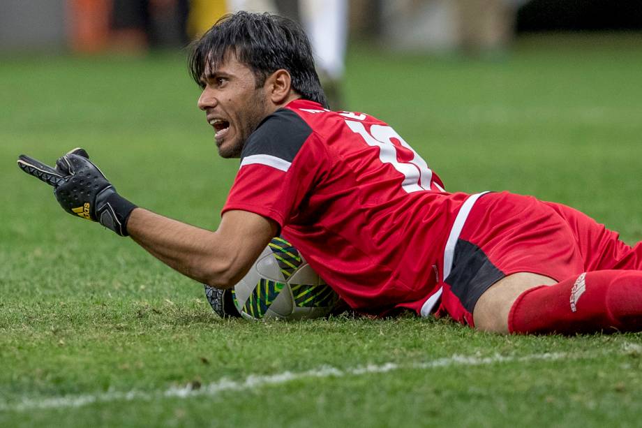 O goleiro iraquiano Hameed na partida contra o Brasil no Estádio Nacional Mané Garrincha, em Brasília