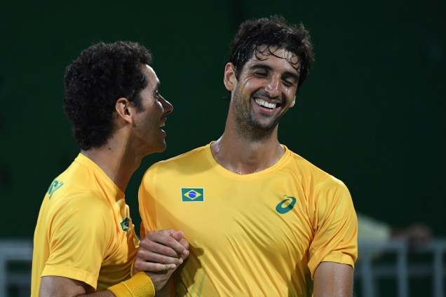 A dupla brasileira Thomaz Bellucci e André Sá elimina os britânicos Jamie e Andy Murray