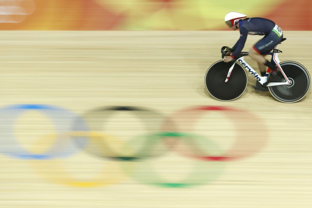 O britânico Jason Kenny compete na prova de velocidade no ciclismo de pista no Velódromo Olímpico no Rio de Janeiro - 12/08/2016