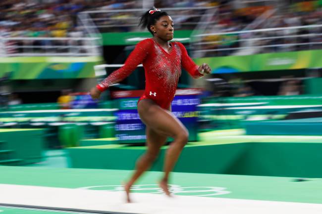 A ginasta Simone Biles dos Estados Unidos conquistou a terceira medalha de ouro na Rio-2016 após vitória no salto - 14/08/2016