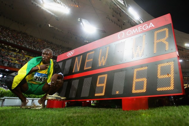 O jamaicano Usain Bolt conquistou seu primeiro ouro olímpico nos 100m em Pequim em 2008  com o tempo de 9.69s