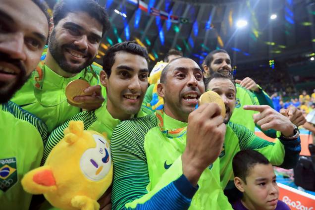 Seleção brasileira de vôlei comemora o ouro olímpico após vitória sobre a Itália no Maracanãzinho - 21/08/2016