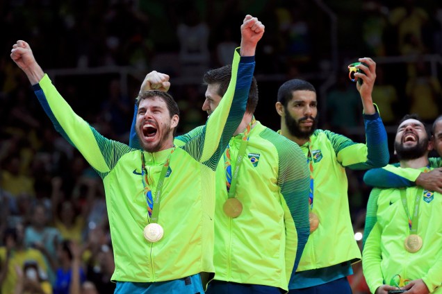 Seleção brasileira de vôlei comemora o ouro olímpico após vitória sobre a Itália no Maracanãzinho - 21/08/2016