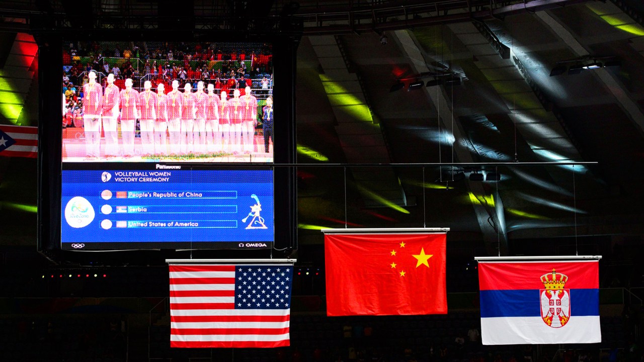 Bandeira da China hasteada na final do vôlei feminino na Rio-2016