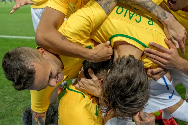 Jogadores comemoram gol durante partida entre Brasil e Colômbia, válida pelas quartas-de-final do futebol masculino, realizada na Arena Corinthians, em Itaquera, zona leste de São Paulo (SP) - 13/08/2016