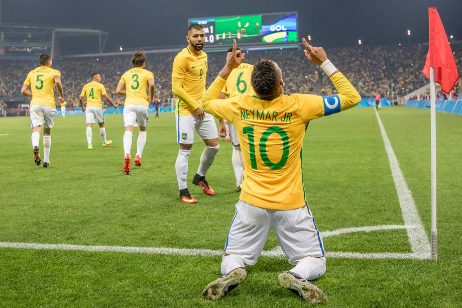 O jogador Neymar comemora gol durante partida entre Brasil e Colômbia, válida pelas quartas-de-final do futebol masculino, realizada na Arena Corinthians, em Itaquera, zona leste de São Paulo (SP) - 13/08/2016