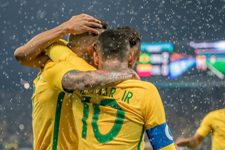 O jogador Neymar comemora gol durante partida entre Brasil e Colômbia, válida pelas quartas-de-final do futebol masculino, realizada na Arena Corinthians, em Itaquera, zona leste de São Paulo (SP) - 13/08/2016