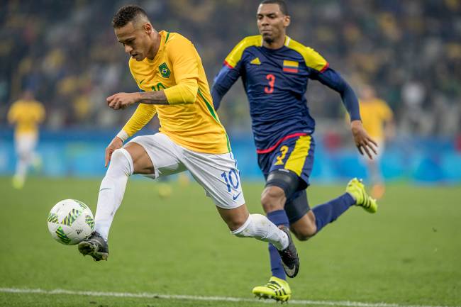 O jogador Neymar durante partida entre Brasil e Colômbia, válida pelas quartas-de-final do futebol masculino, realizada na Arena Corinthians, em Itaquera, zona leste de São Paulo (SP) - 13/08/2016