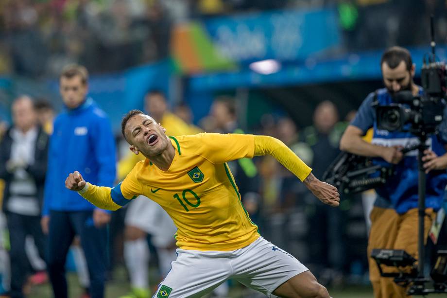 O jogador Neymar comemora gol durante partida entre Brasil e Colômbia, válida pelas quartas-de-final do futebol masculino, realizada na Arena Corinthians, em Itaquera, zona leste de São Paulo (SP) - 13/08/2016