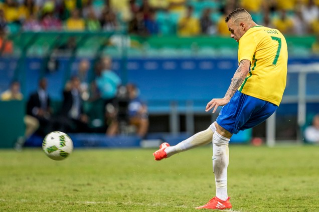 O jogador Luan, durante partida entre Brasil e Dinamarca, realizada na Arena Fonte Nova, em Salvador (BA) - 10/08/2016
