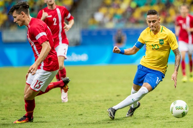 O jogador Neymar, durante partida entre Brasil e Dinamarca, realizada na Arena Fonte Nova, em Salvador (BA) - 10/08/2016