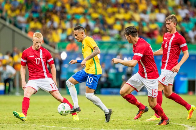 O jogador Neymar, durante partida entre Brasil e Dinamarca, realizada na Arena Fonte Nova, em Salvador (BA) - 10/08/2016