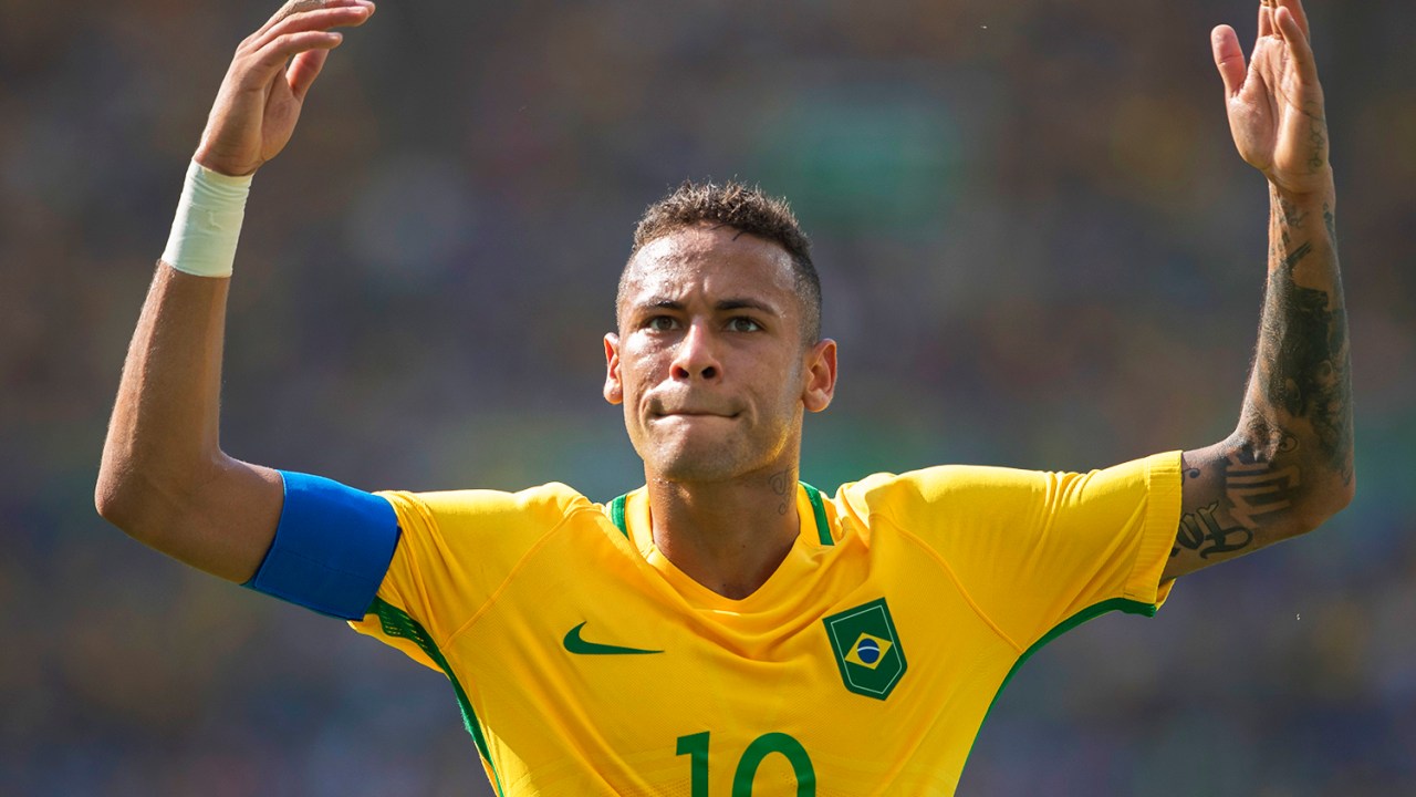 O jogador Neymar comemora gol durante partida entre Brasil e Honduras, válida pelas semifinais do torneio olímpico de futebol masculino, realizada no Estádio do Maracanã - 17/08/2016