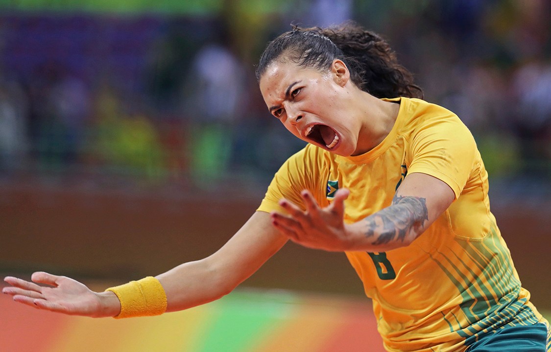 Fernanda comemora gol, durante partida entre Brasil e Montenegro, válida pelo grupo A de handebol feminino, realizada na Arena do Futuro - 14/08/2016