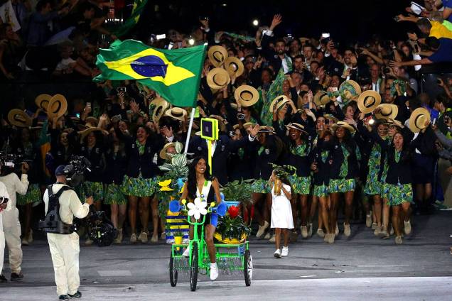 Brasil é a última delegação a entrar na a cerimônia de abertura dos Jogos Olímpicos Rio 2016, no estádio do Maracanã