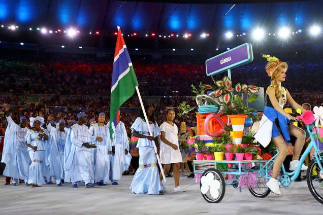 Delegação da Gâmbia durante a cerimônia de abertura dos Jogos Olímpicos Rio 2016, no estádio do Maracanã