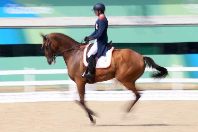 A holandesa Alice Naber Lozeman, durante adestramento do seu cavalo 'Peter Parker', no Centro Olímpico de Hipismo, em Deodoro, no Rio de Janeiro (RJ) - 07/08/2016