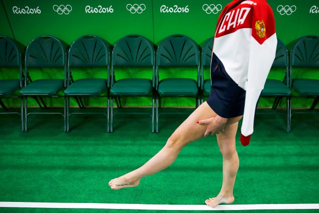 Ginasta russa realiza aquecimento antes de sua apresentação na Arena Olímpica, no Rio de Janeiro (RJ) - 07/08/2016