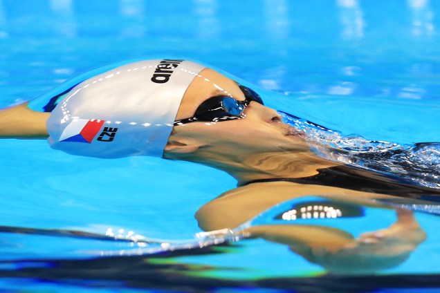 A nadadora checa Simona Baumrtrova, durante a prova dos 100 metros nado costas, no Centro Aquático Olímpico - 07/08/2016