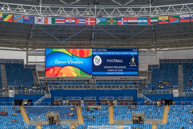Estádio vazio durante partida entre Suécia e África do Sul, no Engenhão, na primeira rodada da Rio-2016