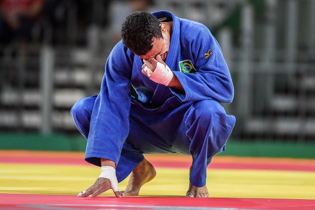 O judoca brasileiro Pombo Silva (azul),  perde para o chinês Saiyin Jirigala, no judô masculino, categoria até 73KG - 08/08/2016