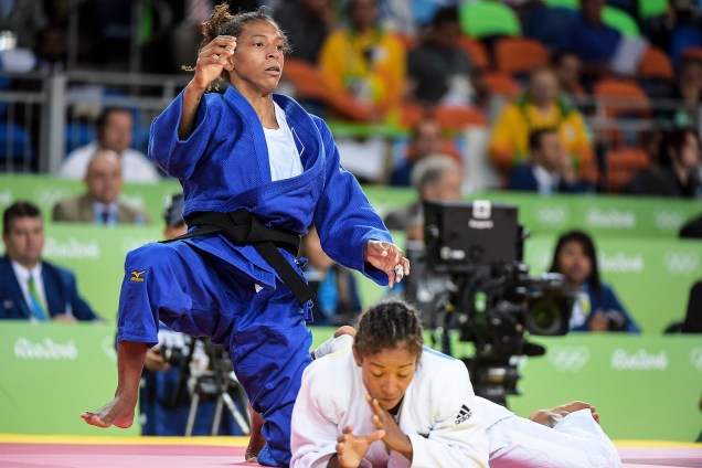 A judoca brasileira Rafaela Silva, vence a sul-coreana Kim Jandi, durante o torneio de judô feminino, categoria até 57kg - 08/08/2016