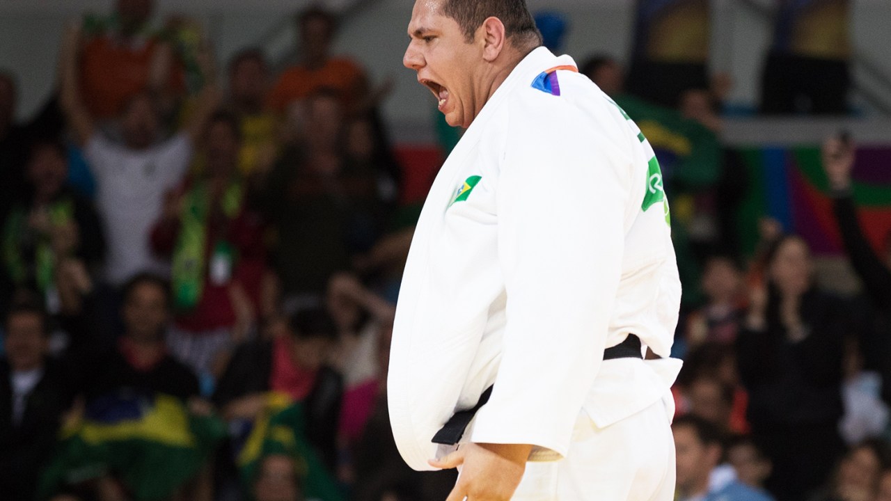 O judoca brasileiro Rafael Silva vence Renat Saidov, nas eliminatórias do judô masculino, categoria acima de 100kg, na Arena Carioca 2 - 12/08/2016