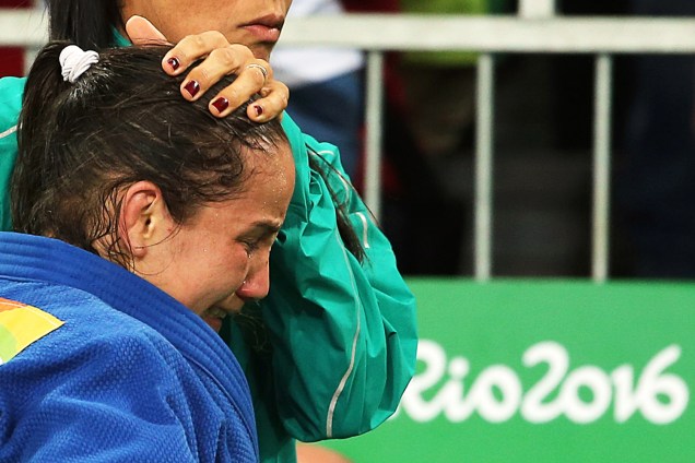 A judoca brasileira Maria Portela lamenta após ser eliminada por punição, após luta contra a austríaca Bernadette Graf na Arena Carioca 2 - 10/08/2016