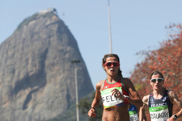 Atletas durante a maratona feminina de 42km, que teve início no Sambódromo do Rio de Janeiro (RJ) - 14/08/2016