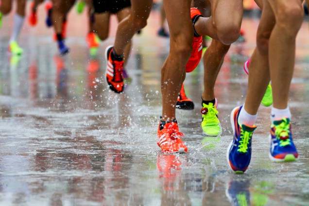 Atletas competem na maratona masculina de 42km da Rio-2016.  Largada ocorreu no Sambódromo da Marquês de Sapucaí - 21/08/2016