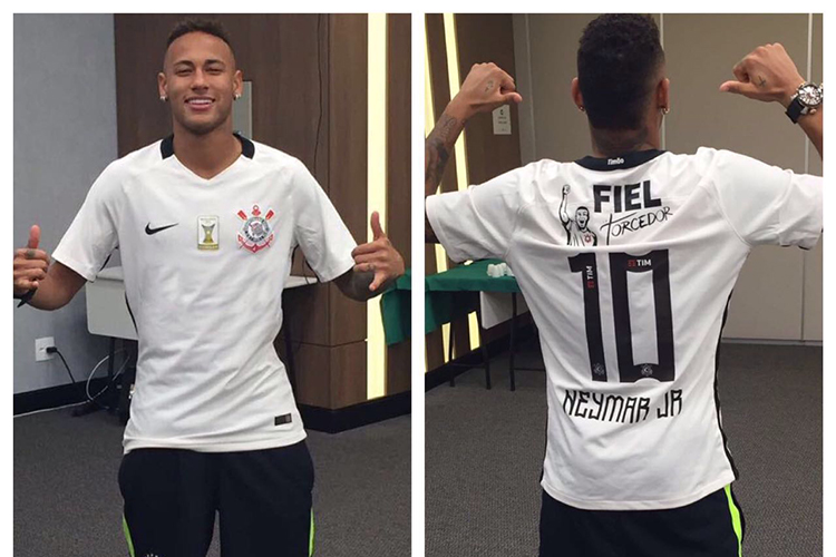 Neymar veste a camisa do Corinthians