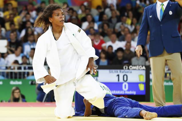 A judoca brasileira Rafaela Silva, luta com a húngara Hedvig Karakas, durante o torneio de judô feminino, categoria até 57kg - 08/08/2016