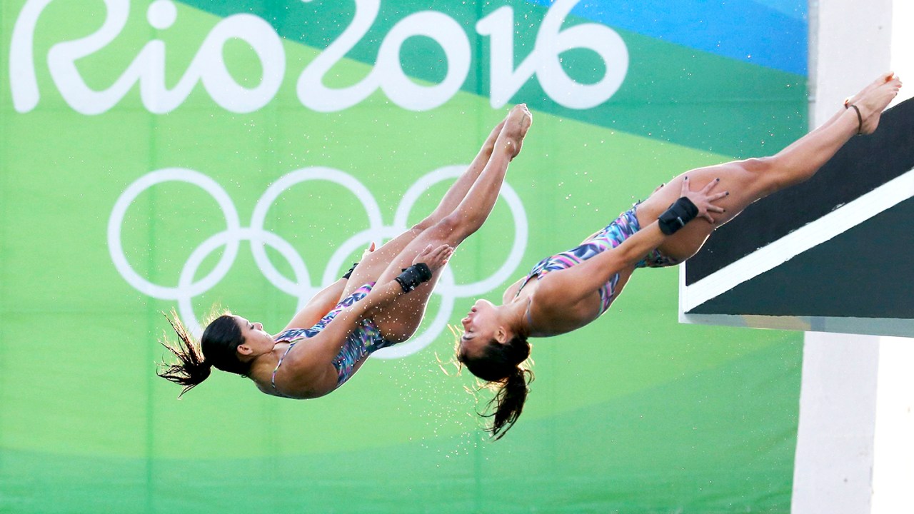 As brasileiras Ingrid Oliveira e Giovanna Pedroso, durante a final dos saltos ornamentais no Centro Aquático Maria Lenk, no Rio de Janeiro (RJ) - 09/08/2016