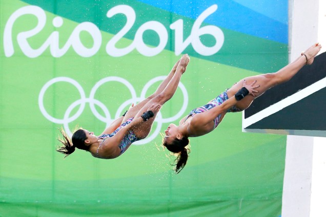 As brasileiras Ingrid Oliveira e Giovanna Pedroso, durante a final dos saltos ornamentais no Centro Aquático Maria Lenk, no Rio de Janeiro (RJ) - 09/08/2016